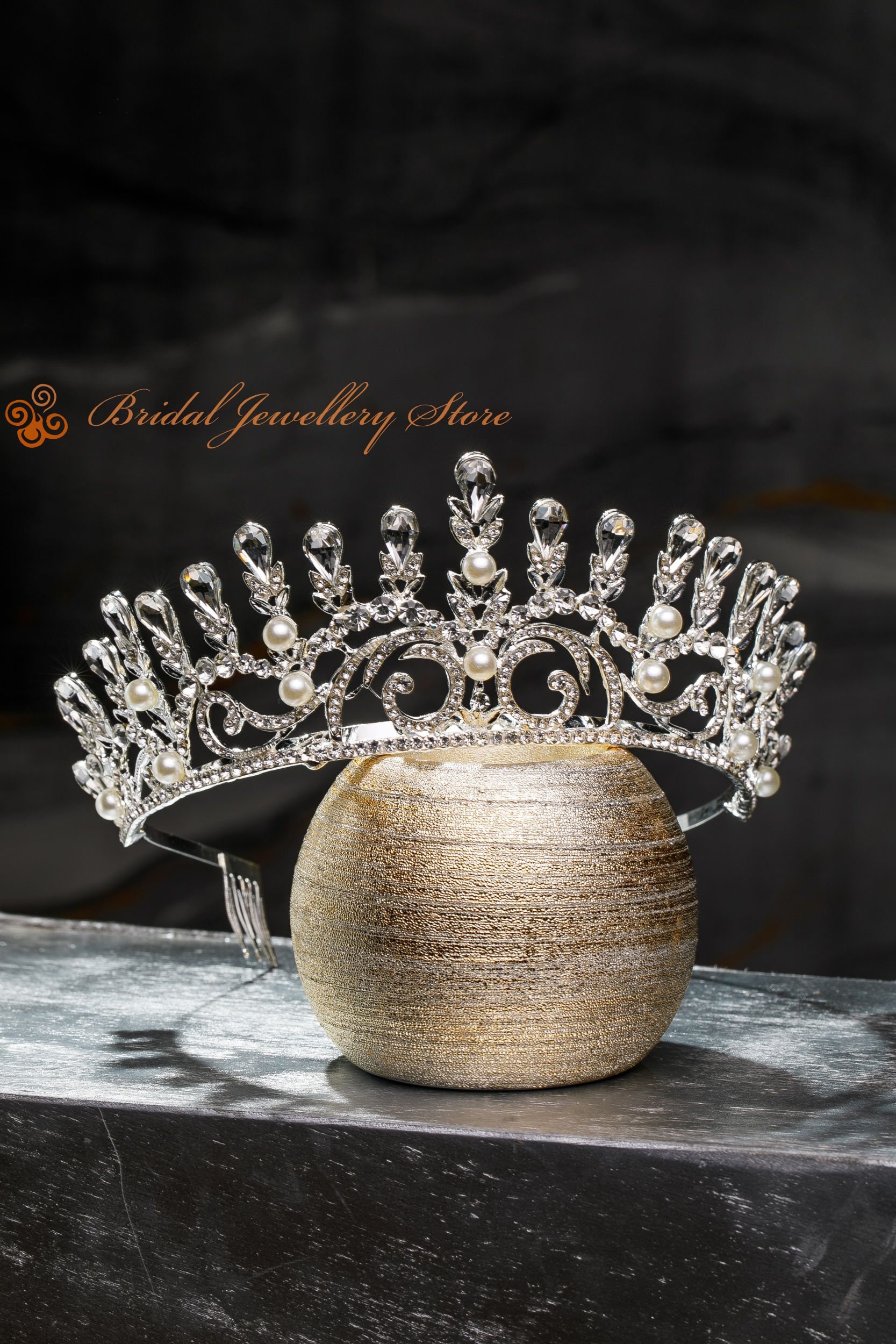 Bridal Tiara,Pearl Tiara,Pearl Bridal Crown,Pearl Wedding Tiara,Pearl Wedding Hair Accessory,Wedding Headpiece,Bridal Hairpiece,Pearl Diadem