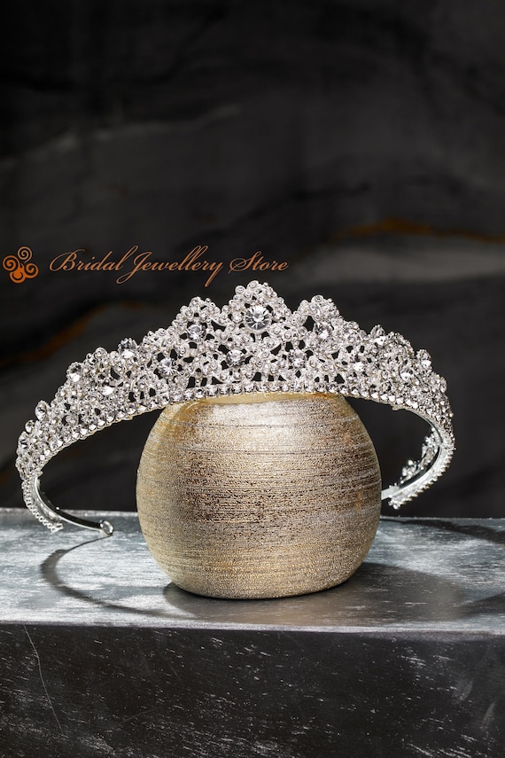 Crystal Bridal Tiara, Silver Wedding Headpiece, Gift Box - Etsy display picture 2