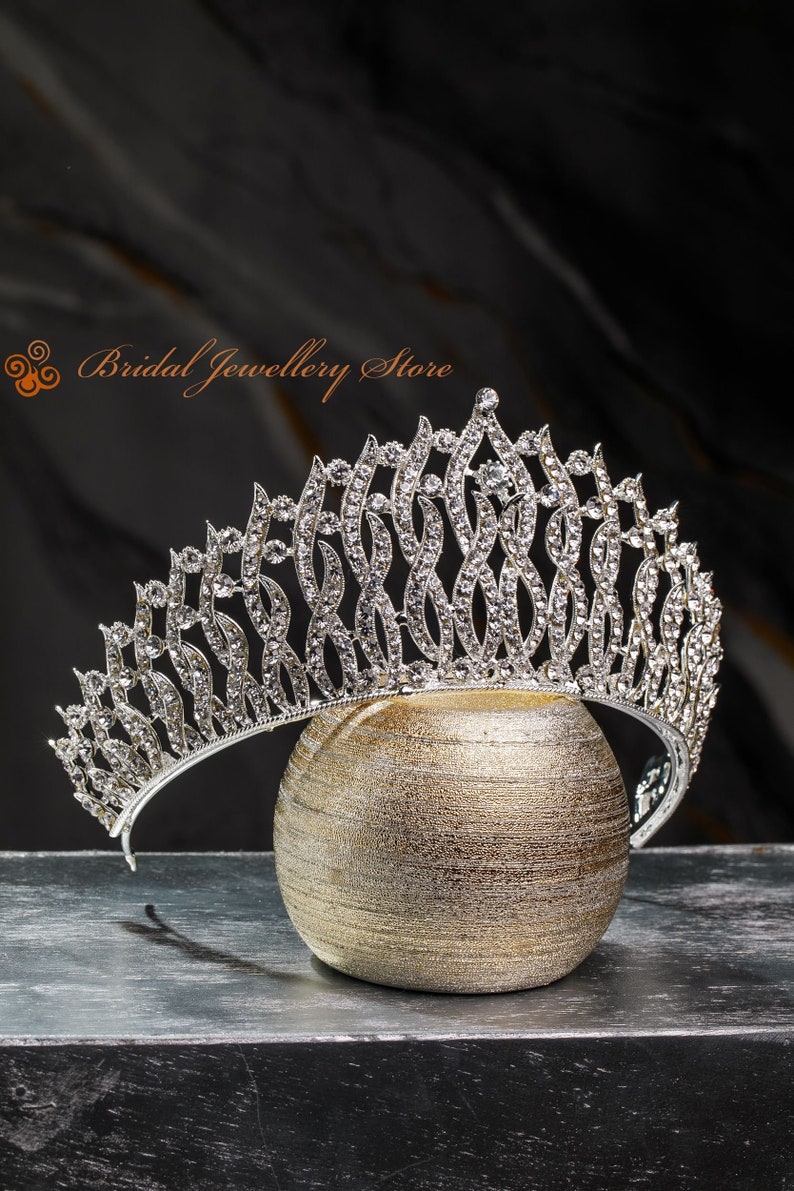 Bridal Tiara, Silver shops Tiara, Crystal Bridal Crown, Wedding Tiara, Wedding Hair Accessory, Wedding Headpiece, Bridal Hairpiece, Crystals !