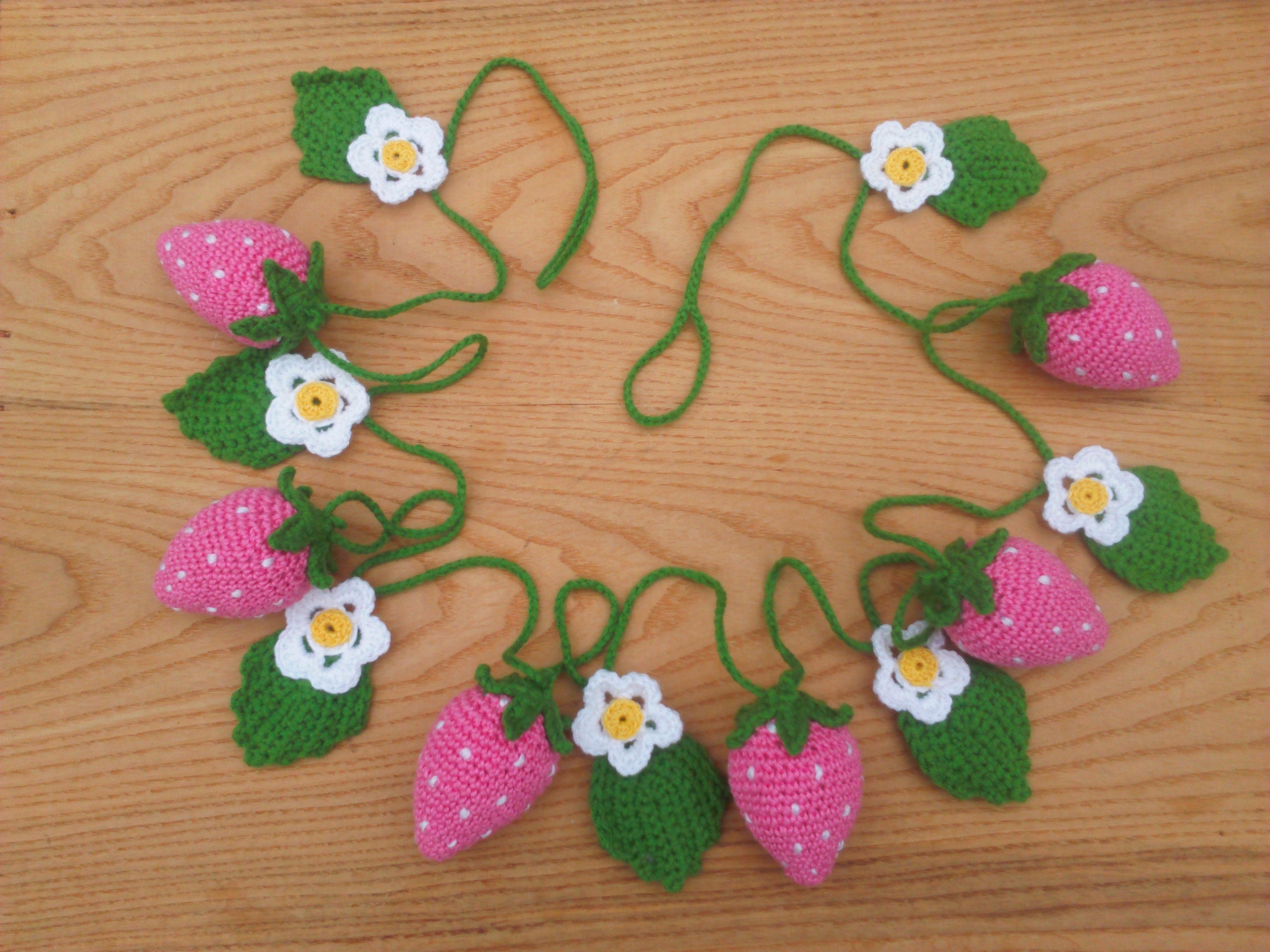 Crochet Strawberry Garland: Handmade Summer Home Decor (65 Inches