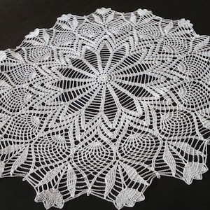 Großes weißes Häkeldeckchen, 53 cm als Hochzeitsdekor, weißes Spitzendeckchen aus Baumwolle