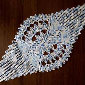 Table runner. Vintage table linen. Lace table runner. Crochet doily. Gift for her. Handmade farmhouse table runner. Farmhouse table decor
