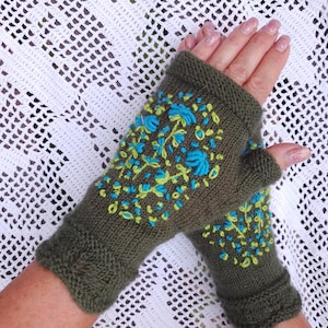 Embroidered gloves, handmade  fingerless gloves, wool wrist warmers, driving gloves, gift for her, womens winter accessories