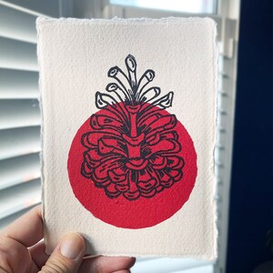 Festosa pallina di Natale rossa, cerchio offset, pigna, linoleografia, carta riciclata stampata a mano, regalo artistico per la casa a prezzi accessibili