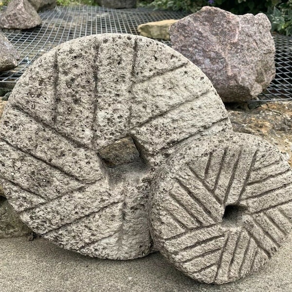 Jardín de piedra Gran par de piedras de molino rústicas Adorno de piedra de molino