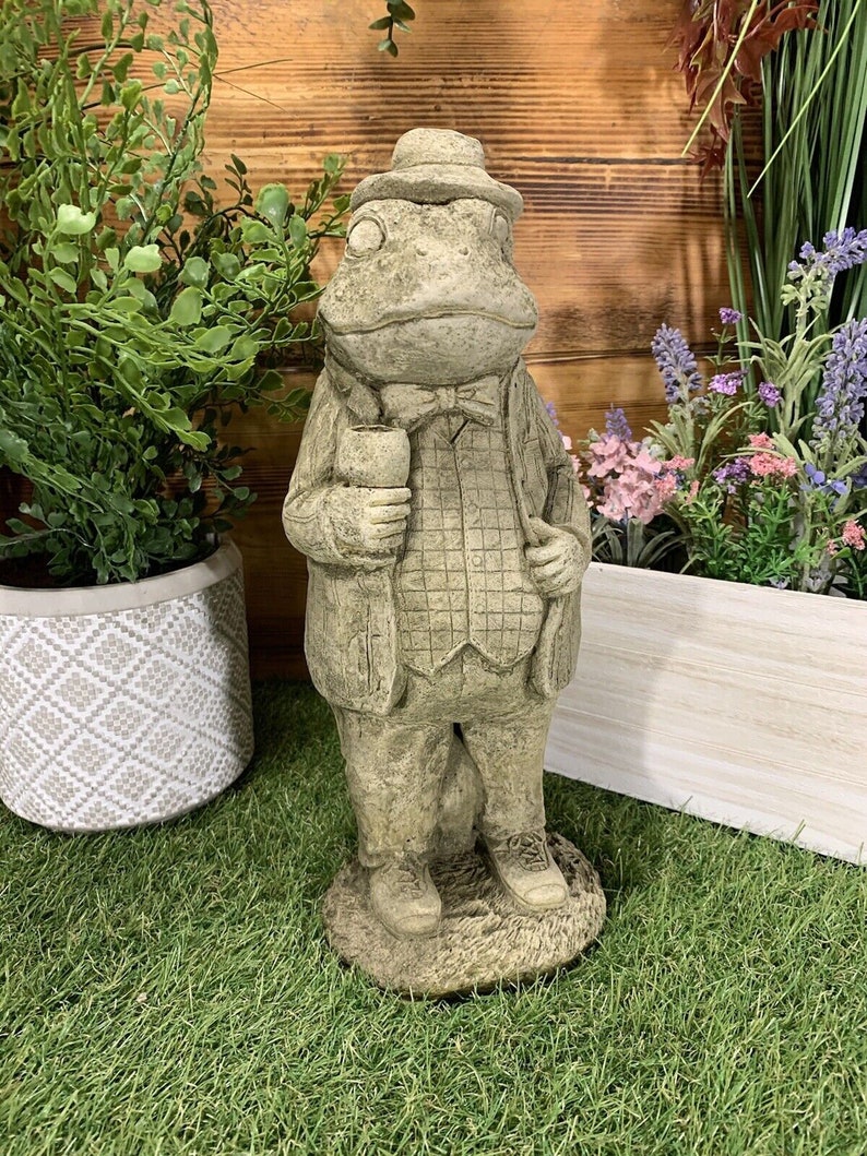 Stone Garden Wind in the Willows 'toad/frog' Concrete Statue Ornament ...