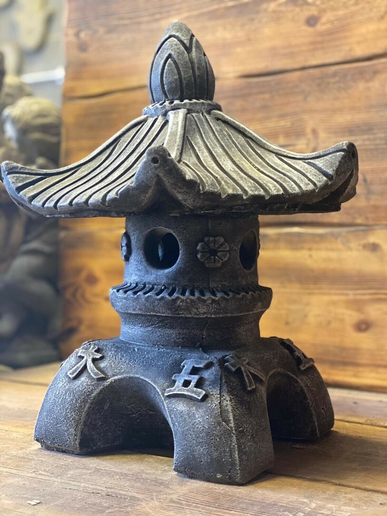Lanterna Pagoda Kasuga Alta in Pietra di Granito Naturale Scolpita, Decorazione