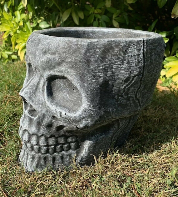 Stone Garden Large Gothic Skull Planter Plant Pot Black/white