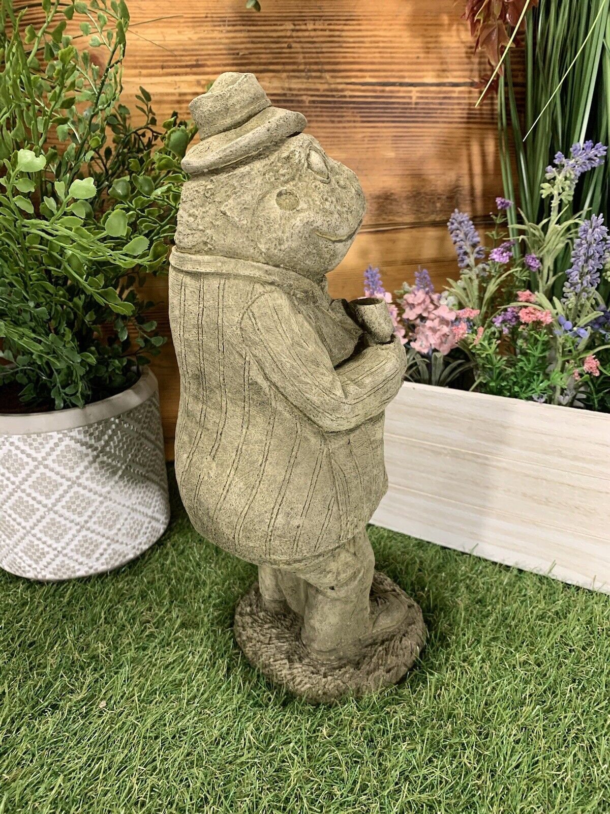 Stone Garden Wind in the Willows 'toad/frog' Concrete Statue Ornament ...