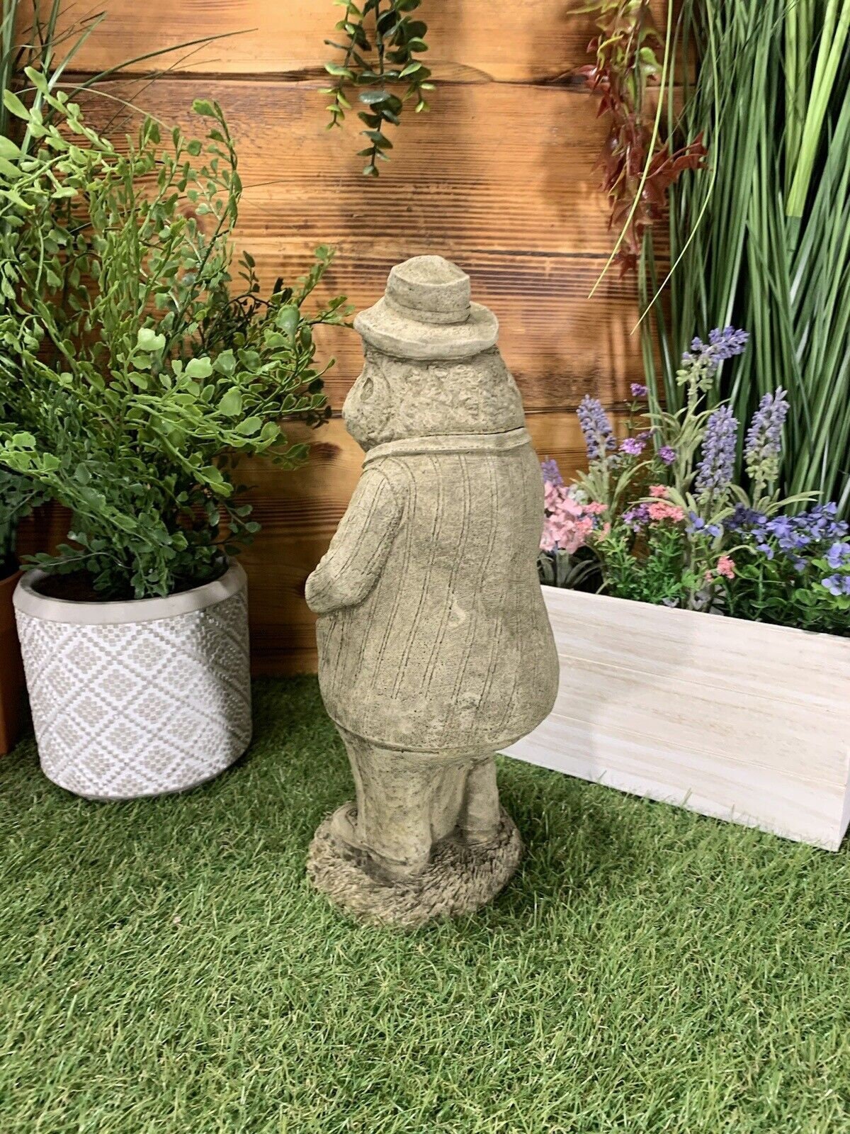 Stone Garden Wind in the Willows 'toad/frog' Concrete Statue Ornament ...
