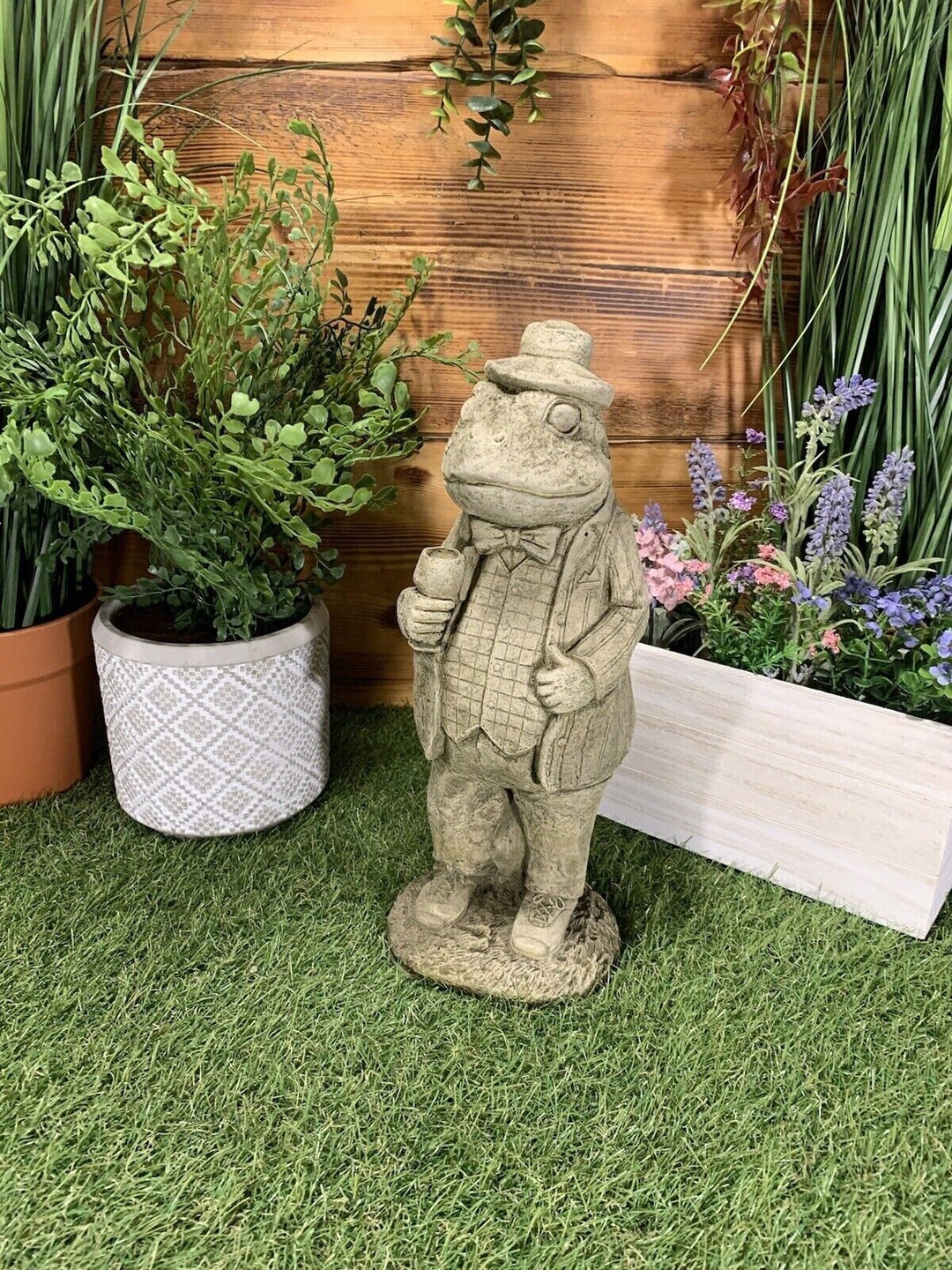 Stone Garden Wind in the Willows 'toad/frog' Concrete Statue Ornament ...