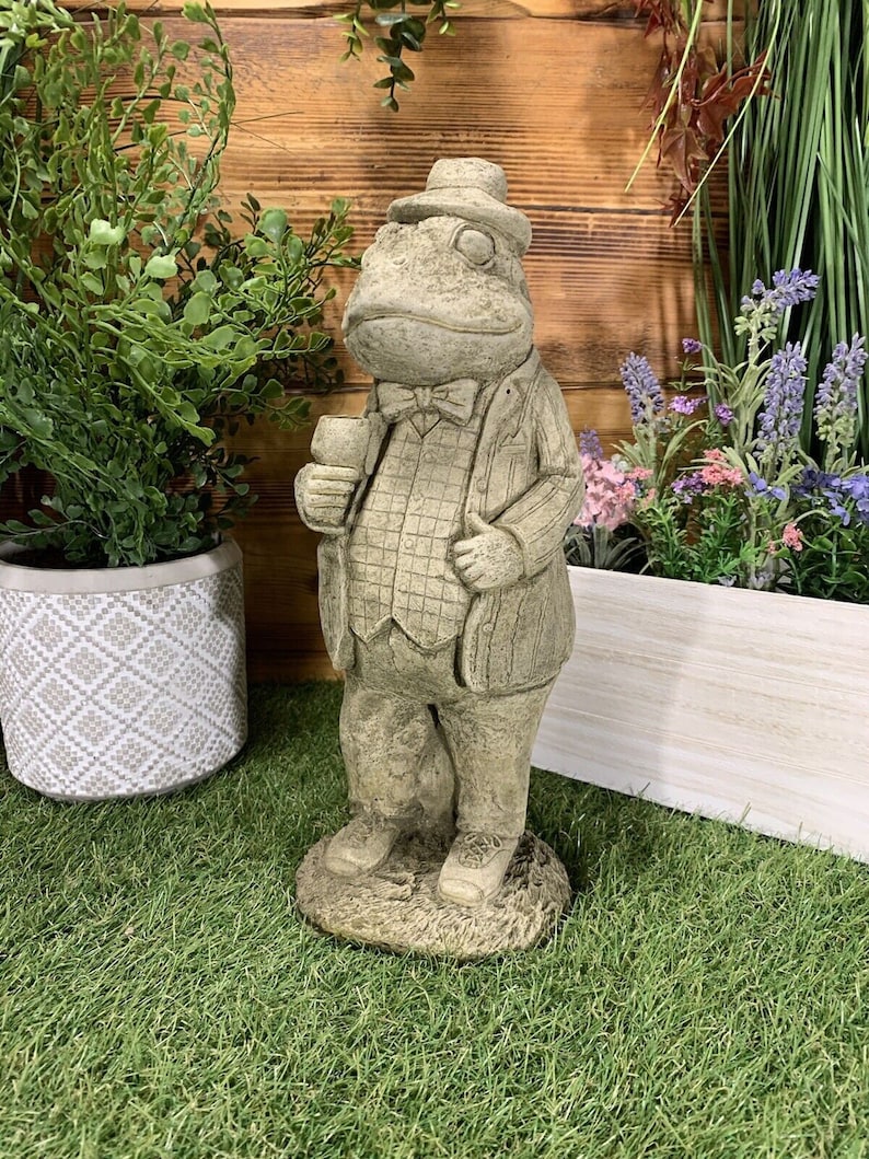 Stone Garden Wind in the Willows 'toad/frog' Concrete Statue Ornament ...