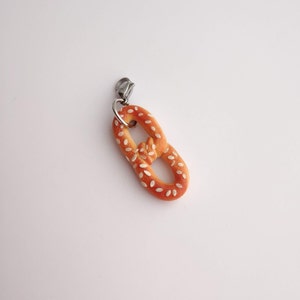 Philly pretzel charm Miniature food Hot pretzel Food jewelry Fake food Polymer clay charm Foodie gift Purse charm Baker gift Pretzel jewelry