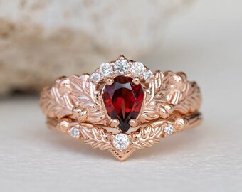 READY TO SHIP, Sizes 6-8Us, Oak leaf ring set-Natural Garnet Engagement ring with Crown Halo & Diamond Wedding Band, Nature inspired rings