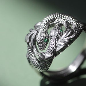 Two snakes ring, white gold statement ring, Ring of Barahir, emerald ring, unique ring for man, gold snakes ring, gift for him, nature ring