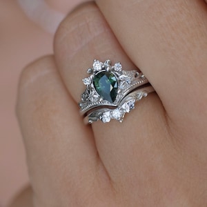 Pear shaped Teal Green Sapphire Engagement Ring Set, Nature inspired, Fairy bride  Fantasy Wedding rings for Her, 14k or 18k Gold Ring set