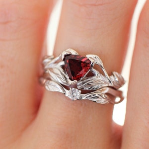 Granat und Diamant Ring, Verlobungs- und Ehering Set, Blätter Ring, Weißgold Zweigring, Naturring, Granat Ring, Trillion Granat