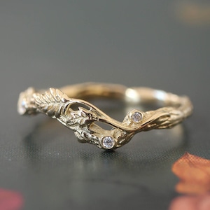 Twig wedding band with diamonds, gold branch ring, leaves ring, nature wedding ring, leaf ring, diamond engagement ring, bark ring