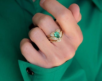 Elven Forest Green Emerald Ring and Curved Diamond Wedding Band Engagement Ring Set, Unique Nature Inspired Leaf Rings in 14k or 18k Gold