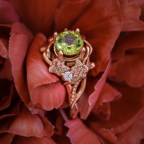 Anillo de compromiso de hojas de hiedra, anillo de peridoto, anillo inspirado en la naturaleza, anillo de hoja de oro, anillo élfico, anillo de diamantes de peridoto, anillo de compromiso de fantasía