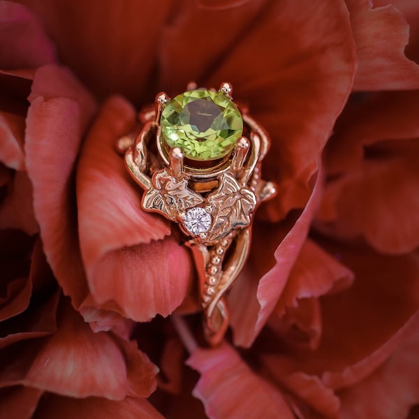 Bague de fiançailles feuilles de lierre, bague péridot, bague inspirée de la nature, bague feuille d'or, bague elfique, bague diamants péridot, bague de fiançailles fantaisie