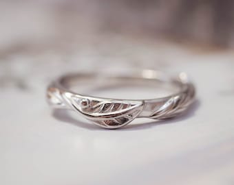 Solid 14K gold wedding band, leaves wedding ring, rustic ring, unique wedding band, nature ring, ring for woman, gold leaf ring, twig ring