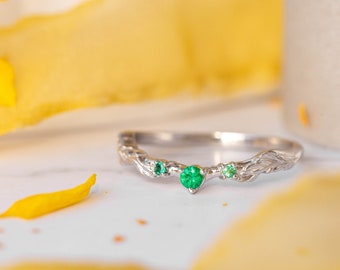 Emerald Wedding Ring, Recycled gold Wedding band, Nature Inspired Ring, White Gold Leaves Ring, Branch Ring, Leaf ring, 14K, 18K gold