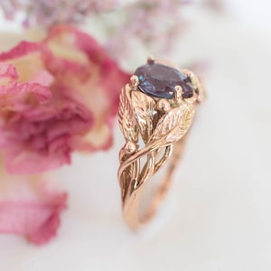 Pear cut alexandrite engagement ring, wedding ring for woman, leaves ring, nature jewelry, leaf ring, teardrop ring, colour change, 14K gold