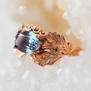 Oval alexandrite engagement ring, oak leaves ring, leaf ring, nature ring for woman, 14K rose gold, horizontal oval ring, unique ring