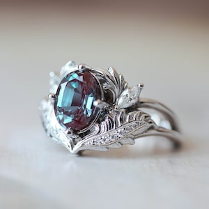 Colour changing alexandrite ring, lab alexandrite engagement ring, solid gold ring, nature inspired ring, leaf ring, vintage style ring