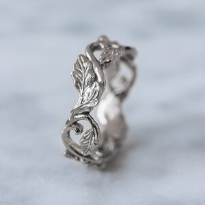 Oak leaves wedding ring, white gold wedding band, nature wedding band, elvish ring, leaves ring, tree ring, unique ring, gold leaves ring