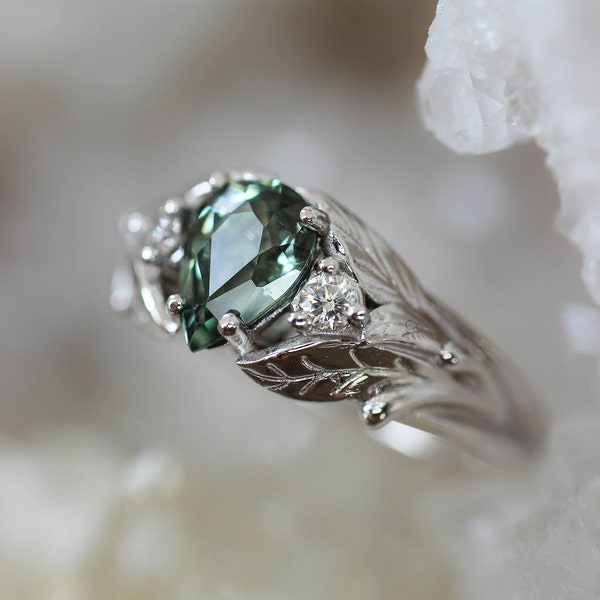Anillo de compromiso de zafiro verde, anillo de hoja de oro blanco, anillo de zafiro y diamantes, anillo de hojas, compromiso de la naturaleza, anillo para mujer, anillo único