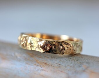 Rough wedding band for man, textured wedding ring, rustic ring, men jewelry, unique wedding band, solid gold ring, organic ring, 14K gold