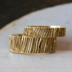 Textured wedding bands set, wood rings, 14K gold, wedding rings set his and hers, rustic ring, unique rings for couple, nature wedding bands