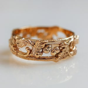 Gold oak and acorns ring, mens wedding band, gold branch ring, bark ring, leaves ring, woodland ring, nature jewelry, tree ring, unique ring
