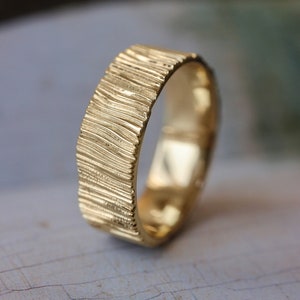 Saw wood textured ring, gold wedding band for man, bark men ring, 7mm wedding band, rustic ring, wide ring, male wedding band, unique ring