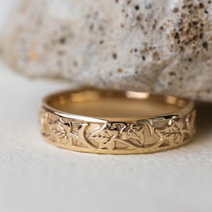 Wedding band 5 mm with Ivy Leaves Pattern, Gold Leaves Wedding Band, Unisex Nature wedding ring, Leaves wedding ring, 14K or 18K solid gold