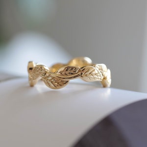 Solid Gold Leaves Wedding Ring for Men / Women, Unconventional Leaf Wedding Band, Laurel wreath Leaf Eternity ring, Nature Wedding Ring image 9