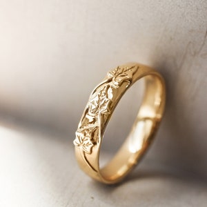 Three ivy leaves wedding band, gold men's wedding band, nature wedding ring for him, leaves ring, 14K yellow gold, leaf wedding ring image 3