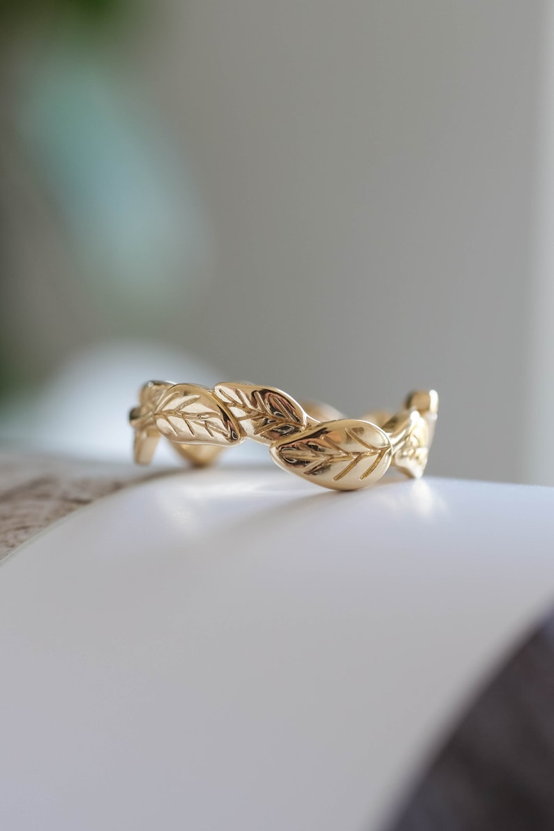 Solid Gold Leaves Wedding Ring for Men / Women, Unconventional Leaf Wedding Band, Laurel wreath Leaf Eternity ring, Nature Wedding Ring image 1