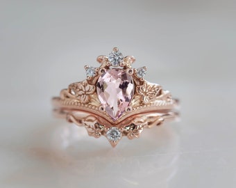 Customised engagement ring set: pear cut morganite Ariadne ring set