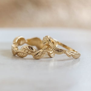 Solid Gold Leaves Wedding Ring for Men / Women, Unconventional Leaf Wedding Band, Laurel wreath Leaf Eternity ring, Nature Wedding Ring image 8