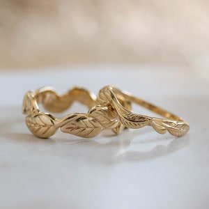 Solid Gold Leaves Wedding Ring for Men / Women, Unconventional Leaf Wedding Band, Laurel wreath Leaf Eternity ring, Nature Wedding Ring image 5