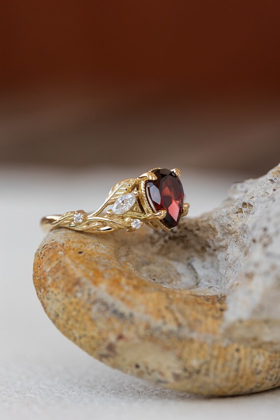 Bague de fiancailles grenat naturel avec feuilles de diamant marquise bague de pierres precieuses rouges inspirees de la nature pour fiancailles elfiques or 14 carats ou 18 carats Etsy France