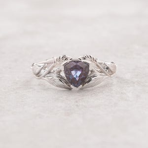 Branch engagement ring, trillion cut alexandrite engagement ring, unique engagement ring, leaf ring, nature ring, colour change stone, 14K