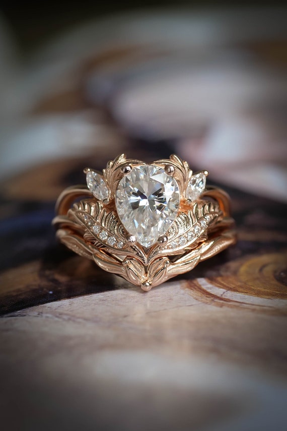 Leaves Wedding Band, Three Stone Ring, Yellow Gold Band, Branch Ring, Nature  Engagement Ring, Leaf Ring, Diamond Ring, Synthetic Diamond - Etsy | Nature  engagement ring, Nature inspired engagement ring, Unique engagement rings