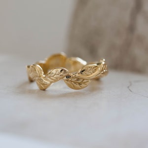 Solid Gold Leaves Wedding Ring for Men / Women, Unconventional Leaf Wedding Band, Laurel wreath Leaf Eternity ring, Nature Wedding Ring image 6