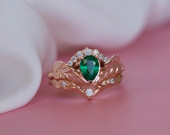 Pear cut Emerald Engagement Ring with V Shaped Wedding Band, Diamond Crown Bridal Ring Set inspired by Nature, Elven wedding rings