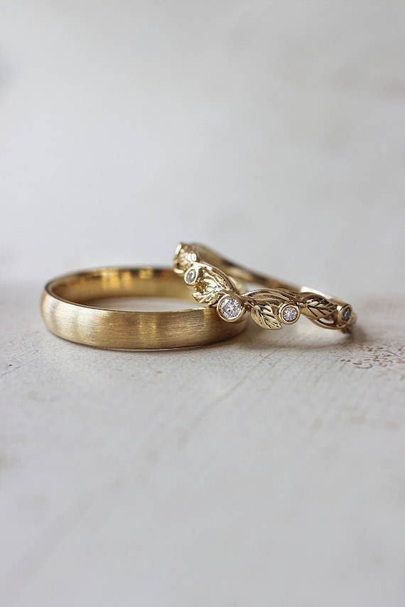 Kuzzoi Herrenring 375er Gelbgold 4mm - Massiv Goldring Mit Hammerschlag-Optik (Größen 60-66)