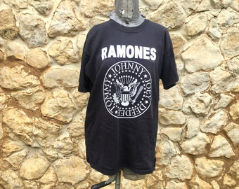 Vintage Ramones band shirt concert tour - size M